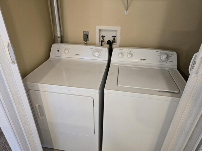 Building Photo - 2308 NE 68th St