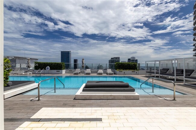 Building Photo - 1010 Brickell Ave