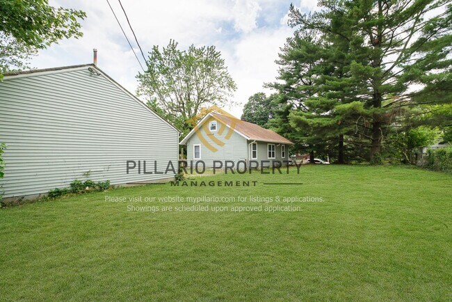 Building Photo - Cozy 3 Bedroom, 1 Bathroom Home Available ...