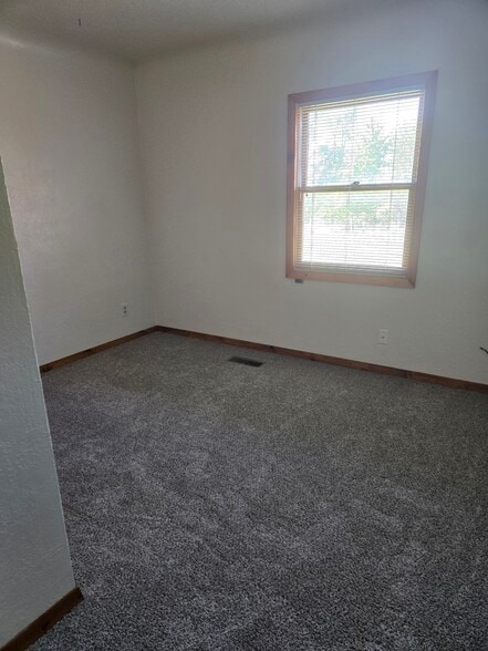 Building Photo - 2611 E 4000 N