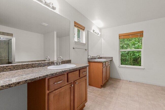 Building Photo - Stunning 3 bed, 2.5 bath home in desirable Bothell neighborhood