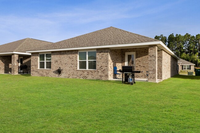 Building Photo - 4/2 Stunning Brick Home with community poo...