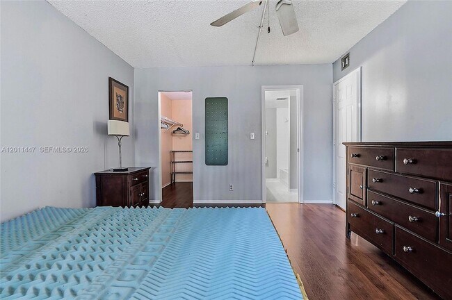 Building Photo - 3083 N Oakland Forest Dr