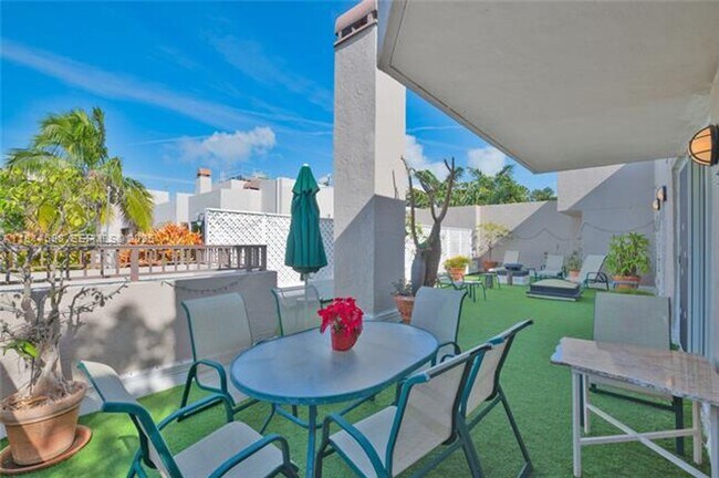 Building Photo - 101 Crandon Blvd