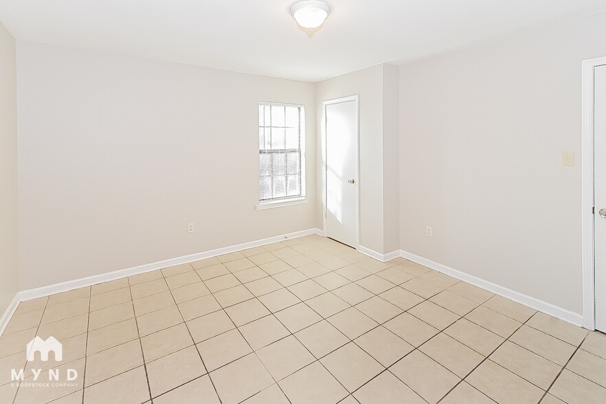 Building Photo - 10571 Chateau Dr