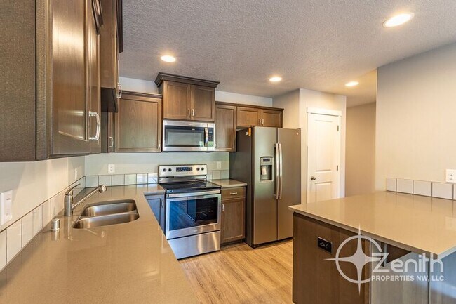 Building Photo - 7415 NE 136th Ave