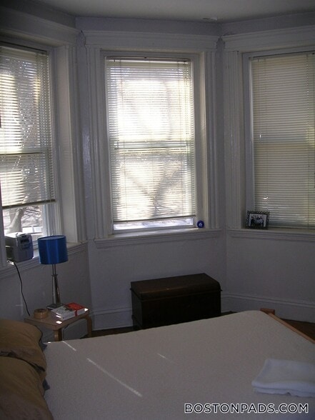 Building Photo - 211 Park Dr