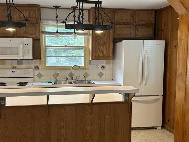 Building Photo - Charming Home in Hermitage