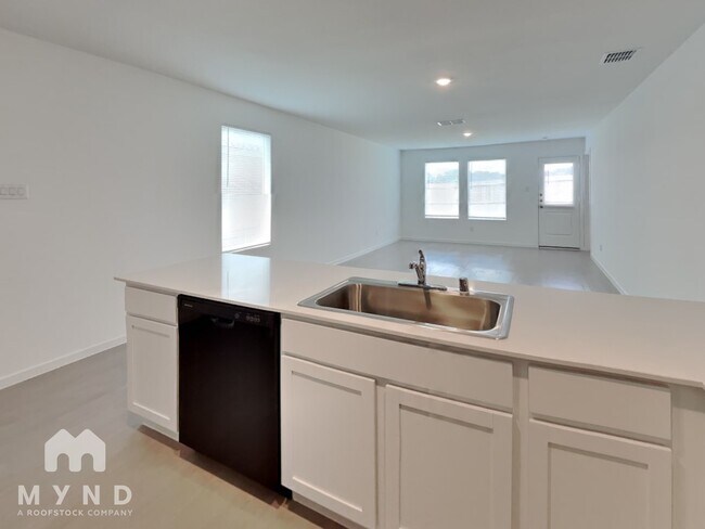 Building Photo - 233 Poplar Pl