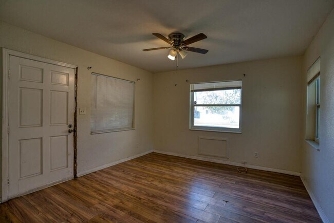 Building Photo - 1744 Granville Court S