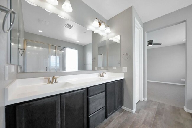 Building Photo - LUXURY TOWNHOME IN PNORTERRA WITH COMMUNIT...