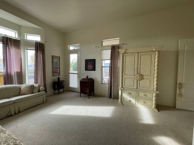 Building Photo - LUXURY HOME FULLY FURNISHED ON GOLF COURSE! GORGEOUS VIEWS OF MINGUS MOUNTAINS