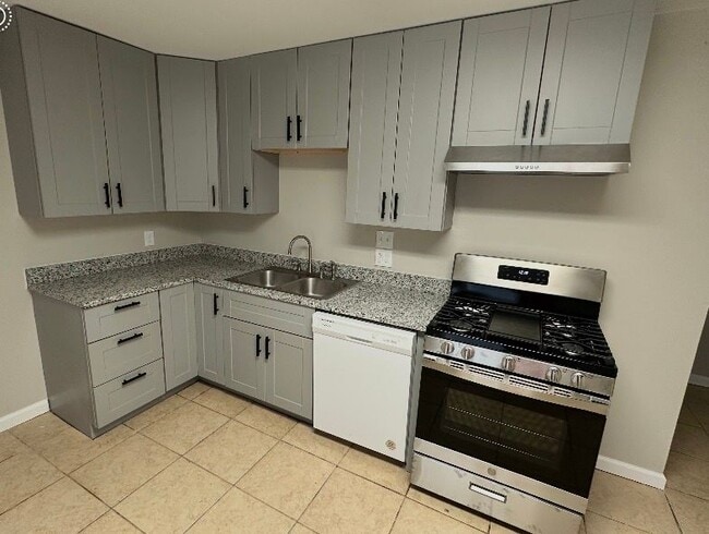 Building Photo - 11639 Auburn Dr