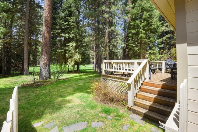 Building Photo - 531 Brassie Ave