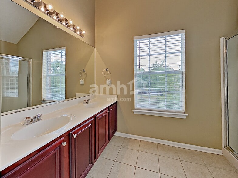 Building Photo - 4975 Hopewell Manor Dr