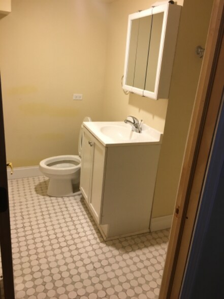 Building Photo - 10718 S Mackinaw Ave