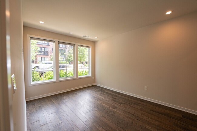 Building Photo - Luxury Reston Rental