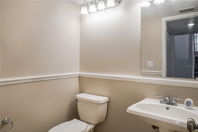 Building Photo - 1000 McCully Ct