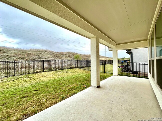Building Photo - Hill Country Retreat