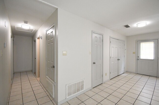 Building Photo - Move-In Ready, Beautifully Updated 3BR/2BA Home, HUD Accepted
