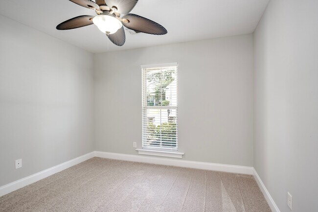 Building Photo - 812 Paisley Lane