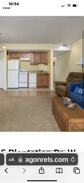 Building Photo - 1025 Plantation Dr W