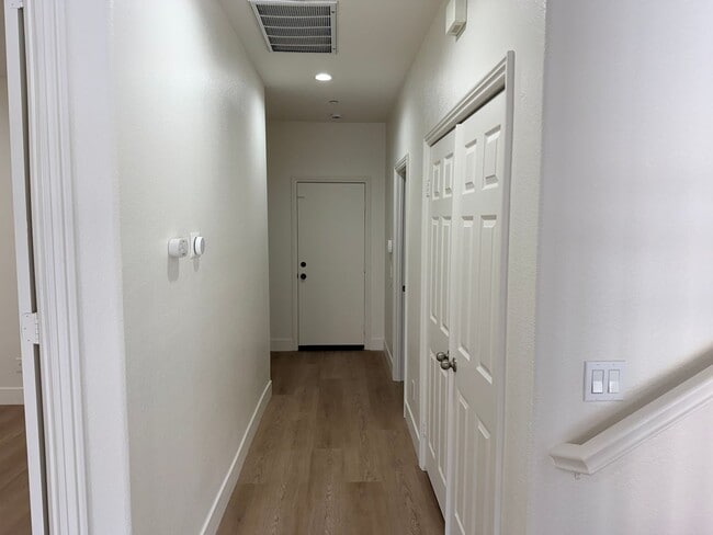 Building Photo - Amazing 5 bedroom home for rent in North Fontana