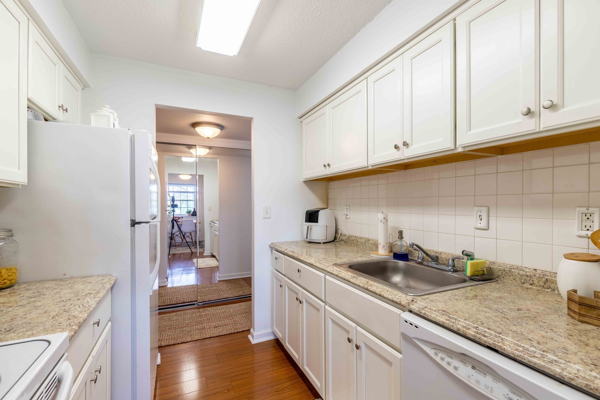 Building Photo - 3307 Valley Dr