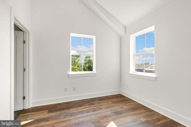 Building Photo - 7037 Ridge Ave