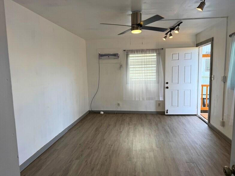 Building Photo - 85-890 Waianae Valley Rd