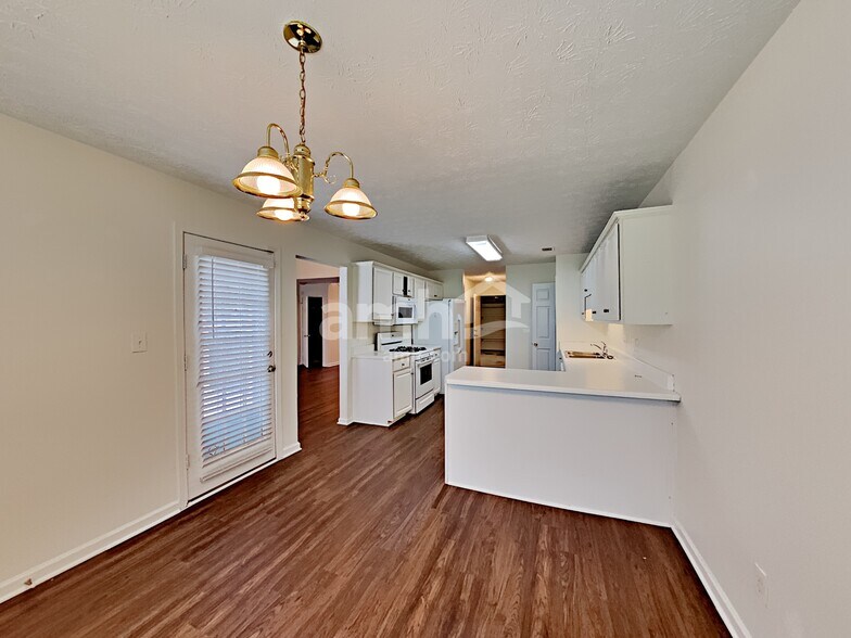 Building Photo - 1831 Green Oak Cir