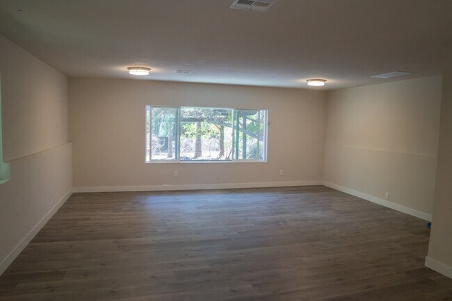 Building Photo - 14526 Garden Rd