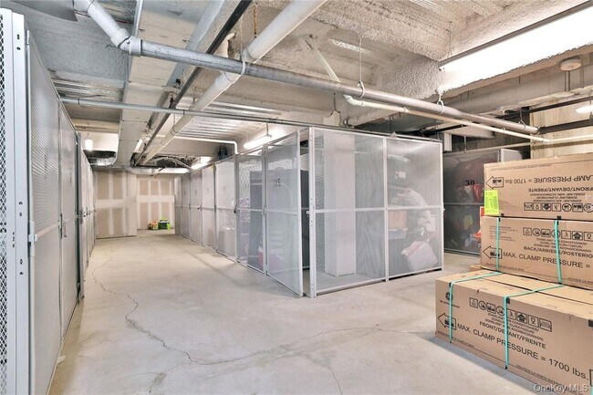 Building Photo - 68 Lake St