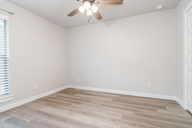 Building Photo - 2021 Escalara St