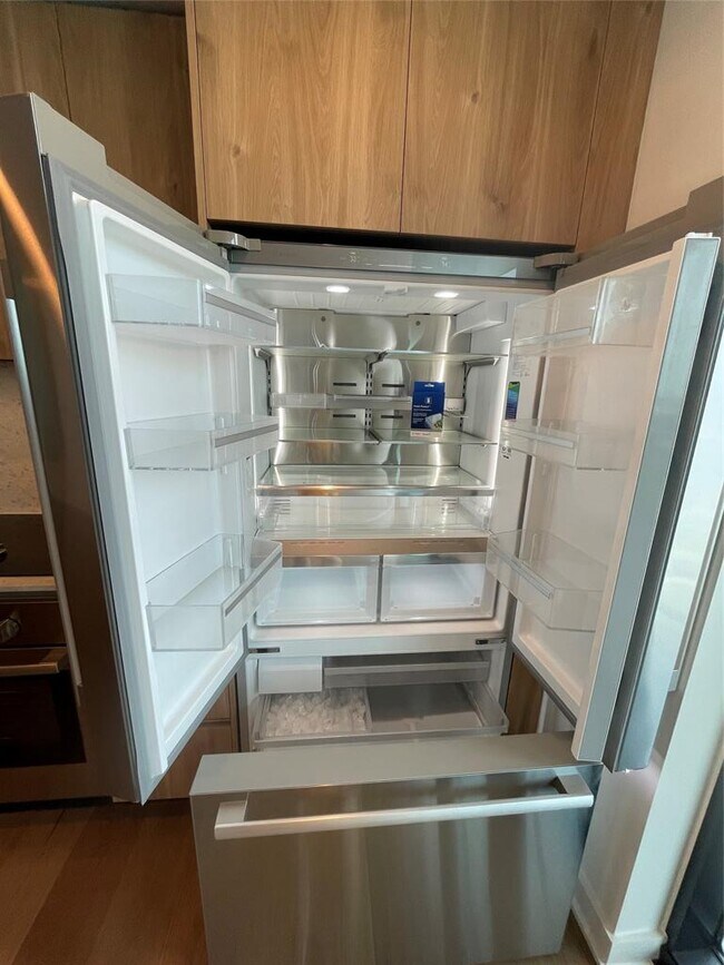 Building Photo - 84 East Ave