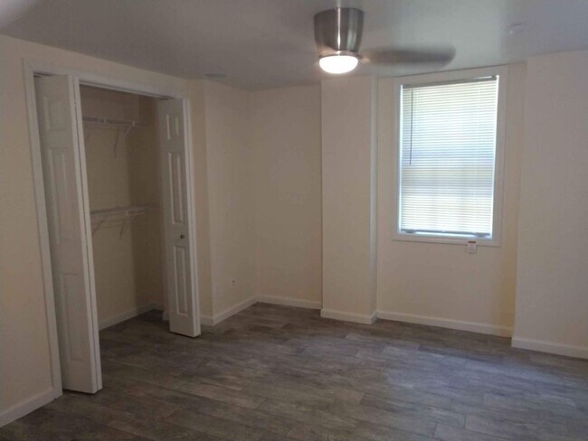 Building Photo - 1636 Belle Isle Cir NE