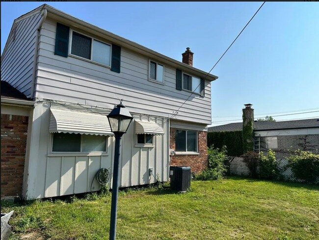 Building Photo - 3826 Bicsak Dr