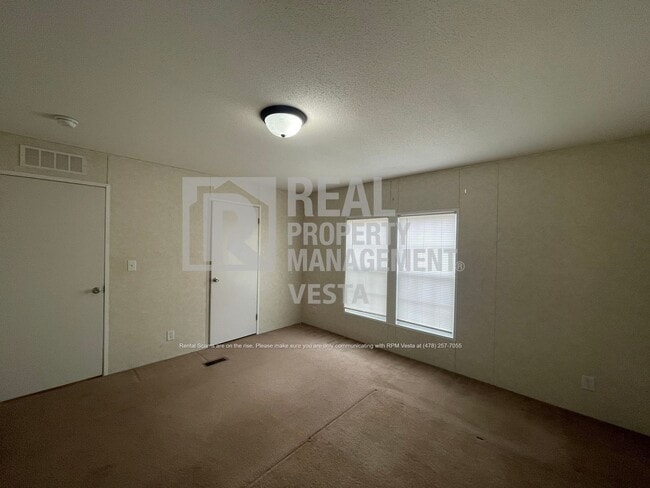 Building Photo - 1556 Flanagan Dr