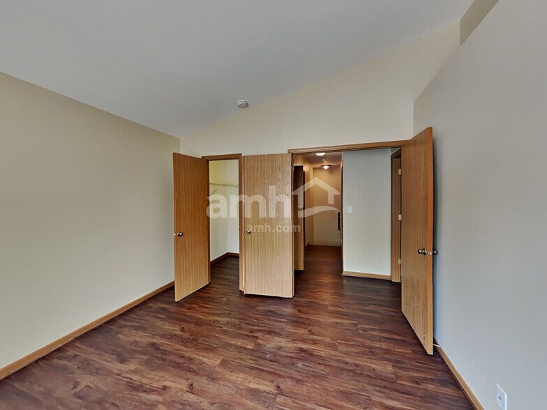 Building Photo - 440 Lowell Dr