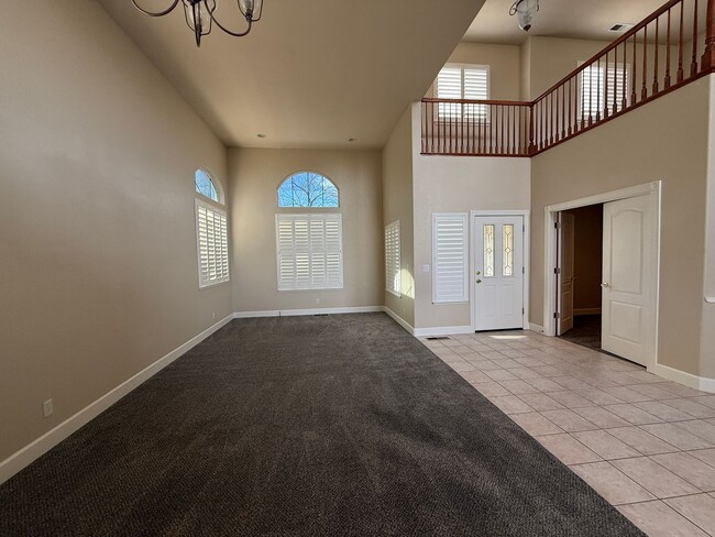 Building Photo - Beautiful 3 bed, 3 full bath two story home including a 3 car garage with 2800 sq ft of living space