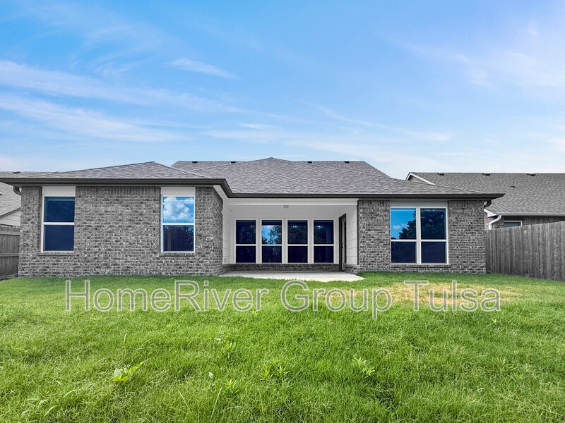 Building Photo - 10213 S 233rd E Pl