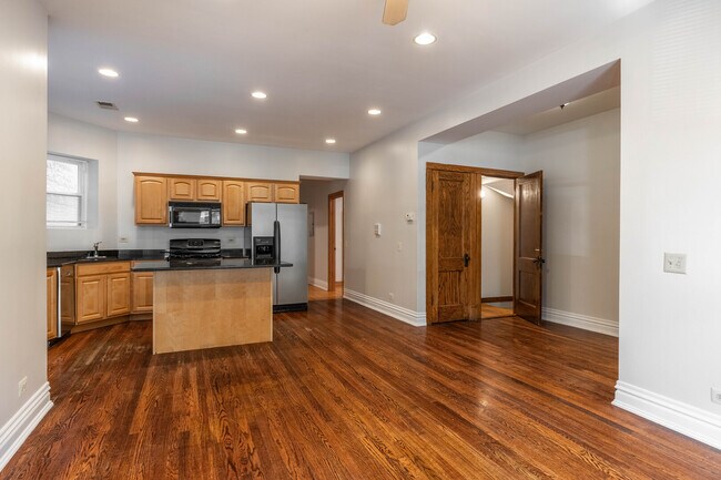 Building Photo - 1010 N Kedzie Ave