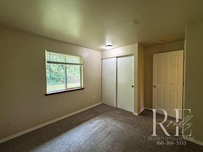 Building Photo - Peaceful End-of-Street Duplex with Private...