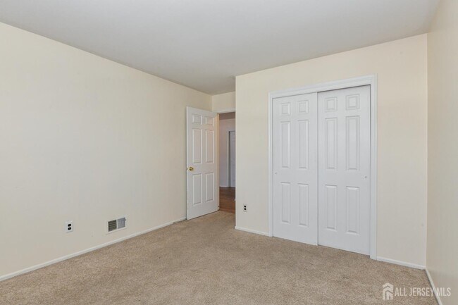 Building Photo - 290 Alpine Way