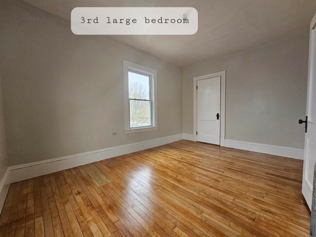 large bedroom - 252-3 Laurel St