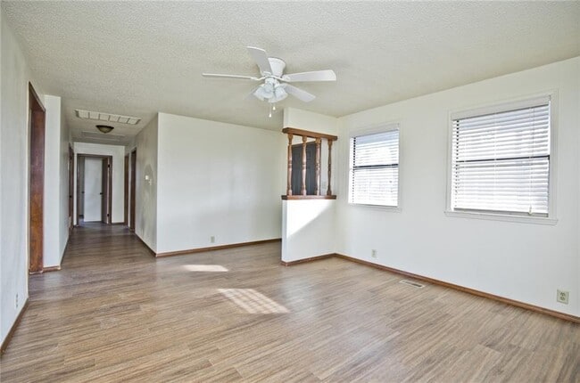 Building Photo - 726 McClure Ave