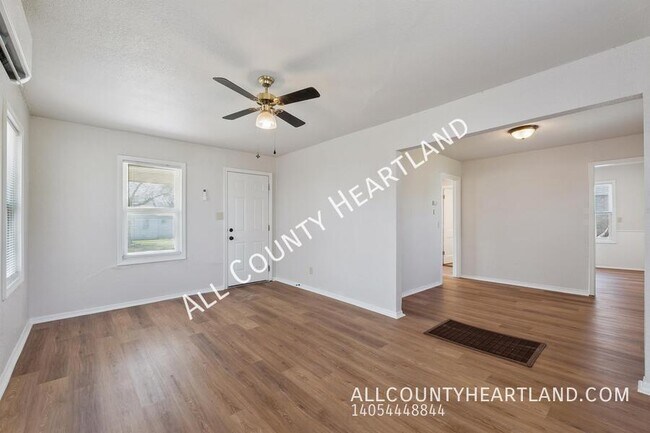 Building Photo - 533 E Boeing Dr