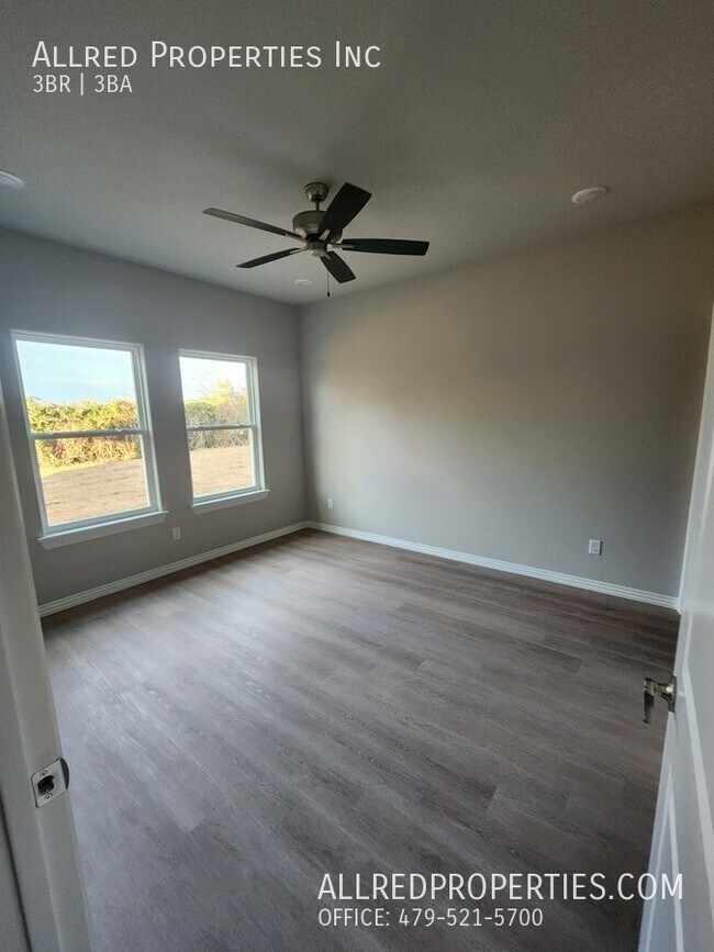 Building Photo - 1608 Casuarina Dr