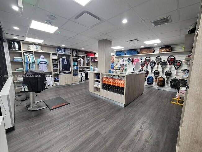 Building Photo - 2000 Island Blvd