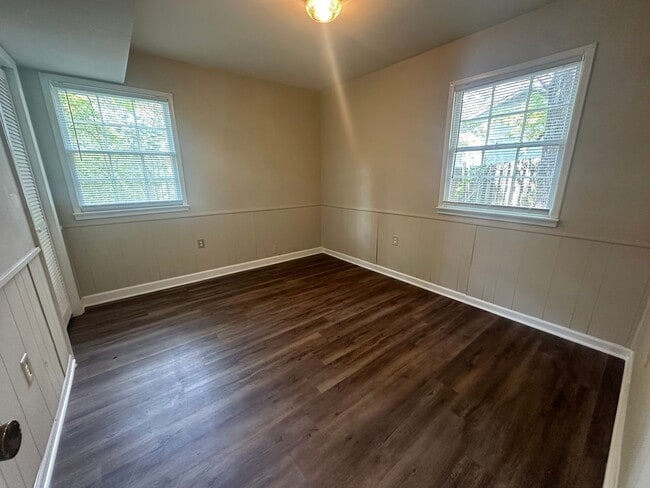 Building Photo - 705 Buena Vista Dr